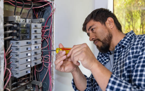 Best Licensed Electrician  in Mccom, OH